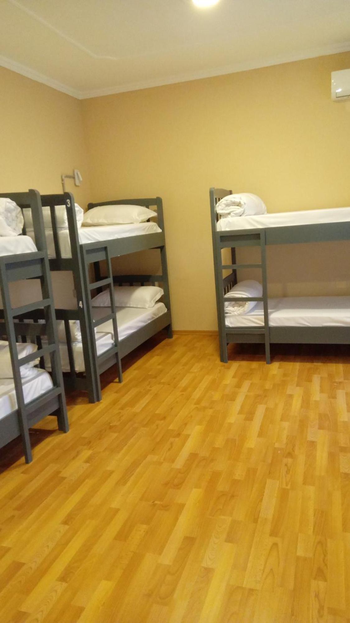 Mandarine Hostel Tirana Bagian luar foto