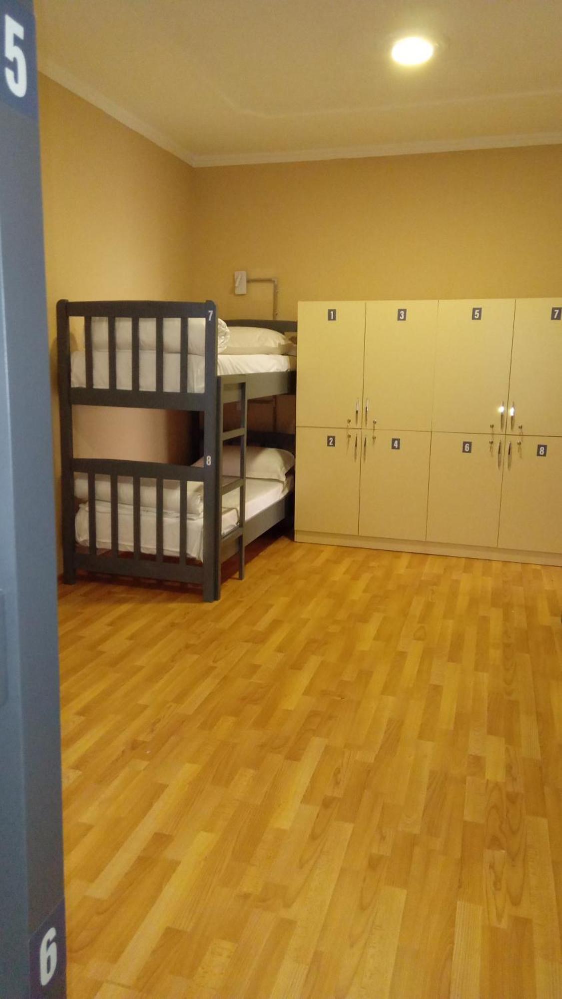 Mandarine Hostel Tirana Bagian luar foto