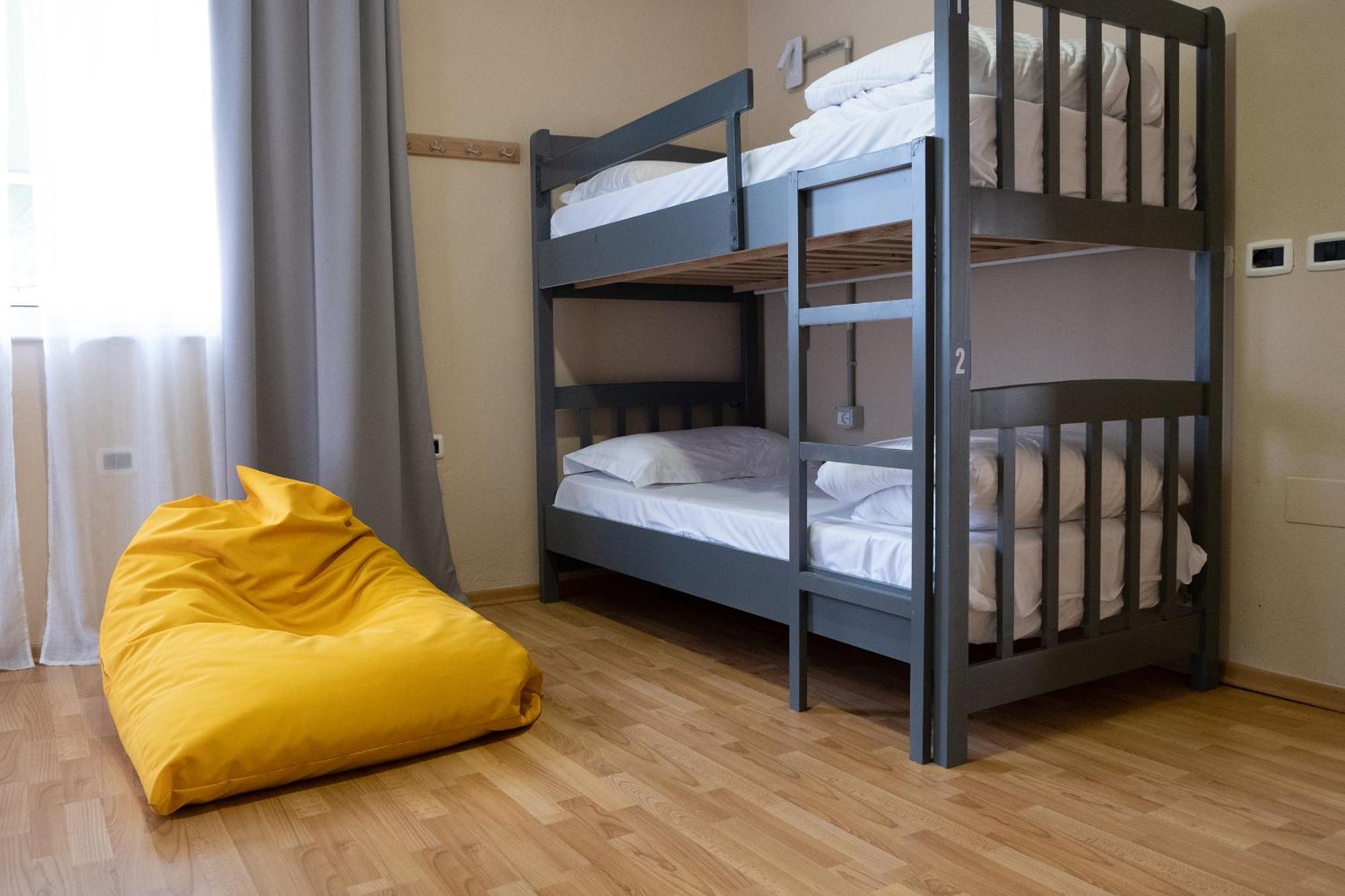 Mandarine Hostel Tirana Bagian luar foto
