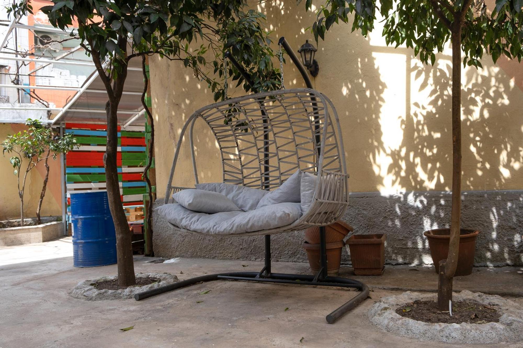 Mandarine Hostel Tirana Bagian luar foto