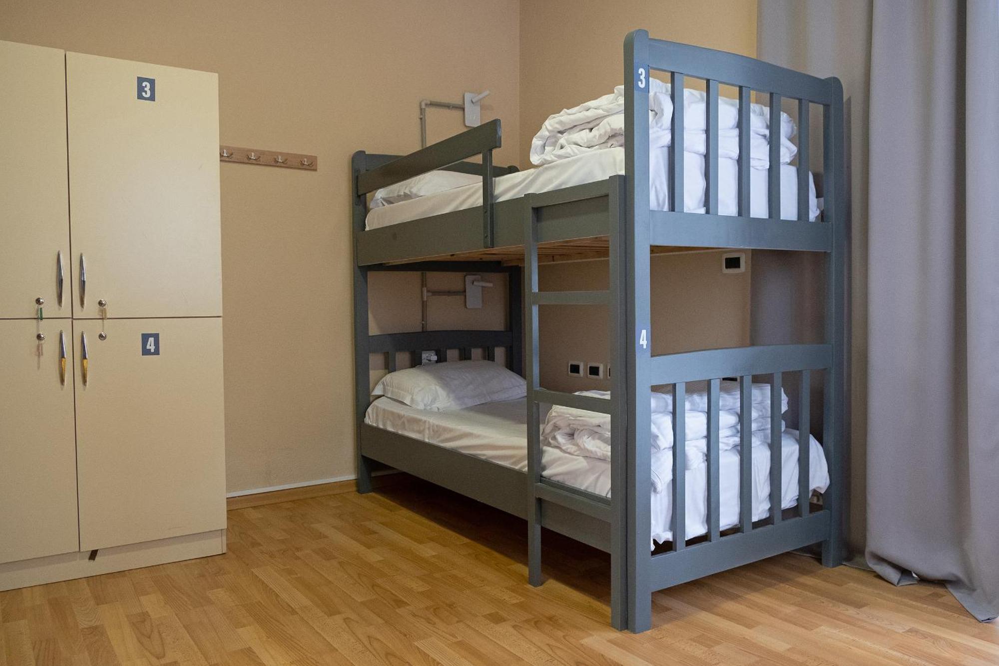 Mandarine Hostel Tirana Bagian luar foto