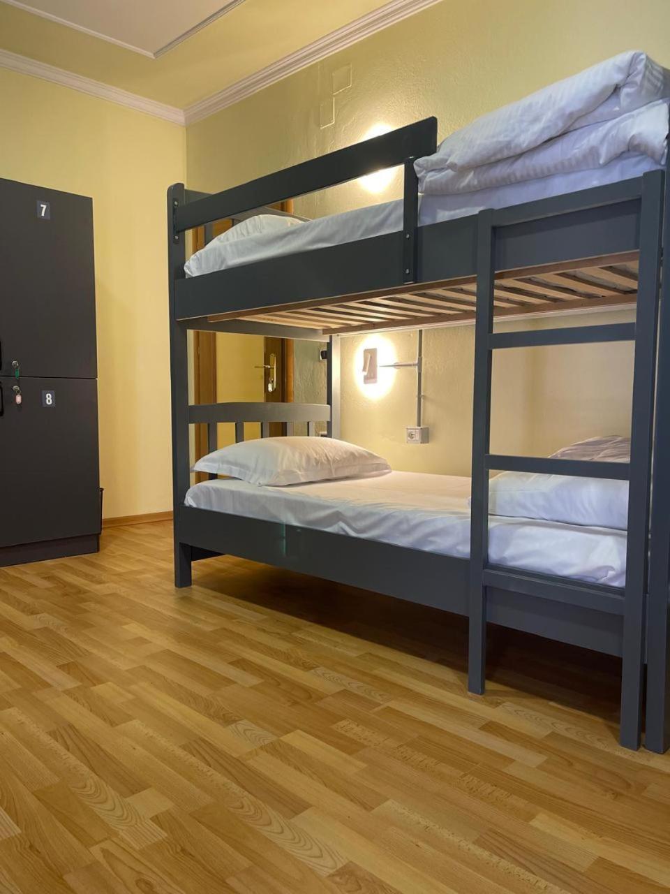 Mandarine Hostel Tirana Bagian luar foto