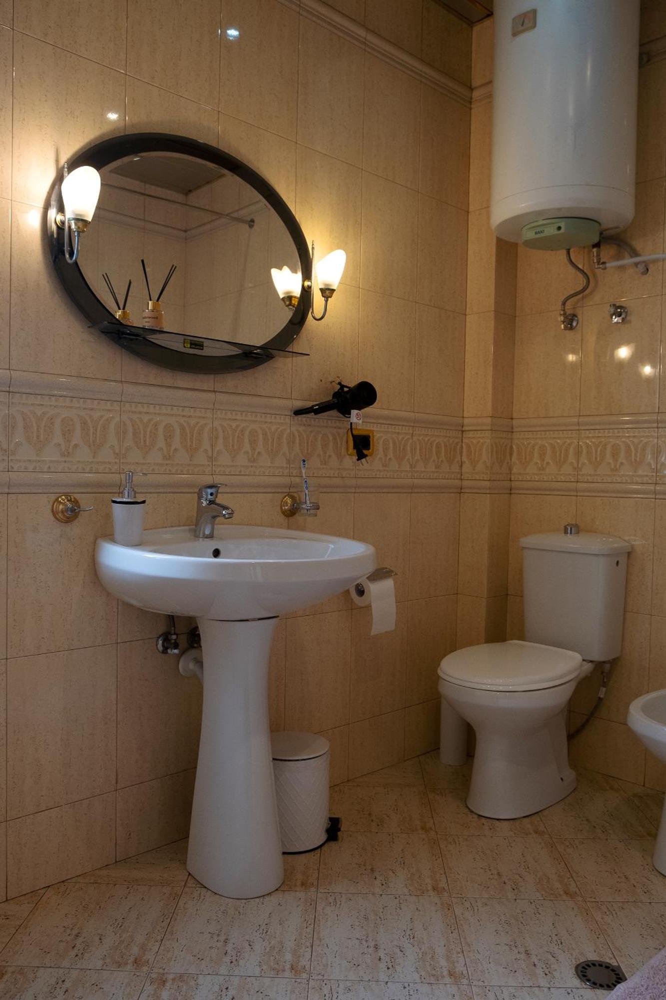 Mandarine Hostel Tirana Bagian luar foto