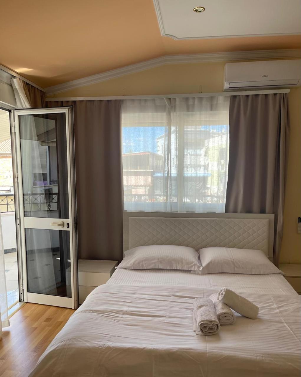 Mandarine Hostel Tirana Bagian luar foto