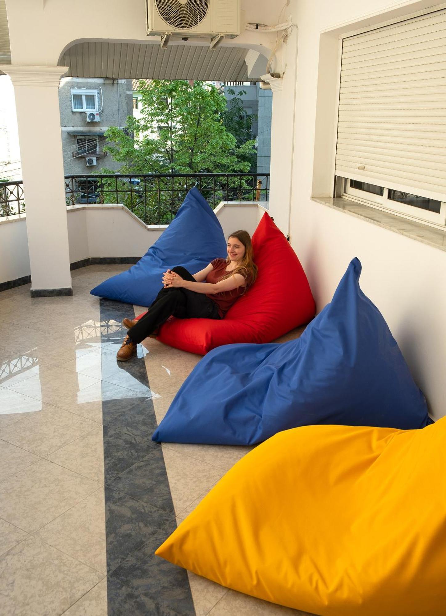 Mandarine Hostel Tirana Bagian luar foto
