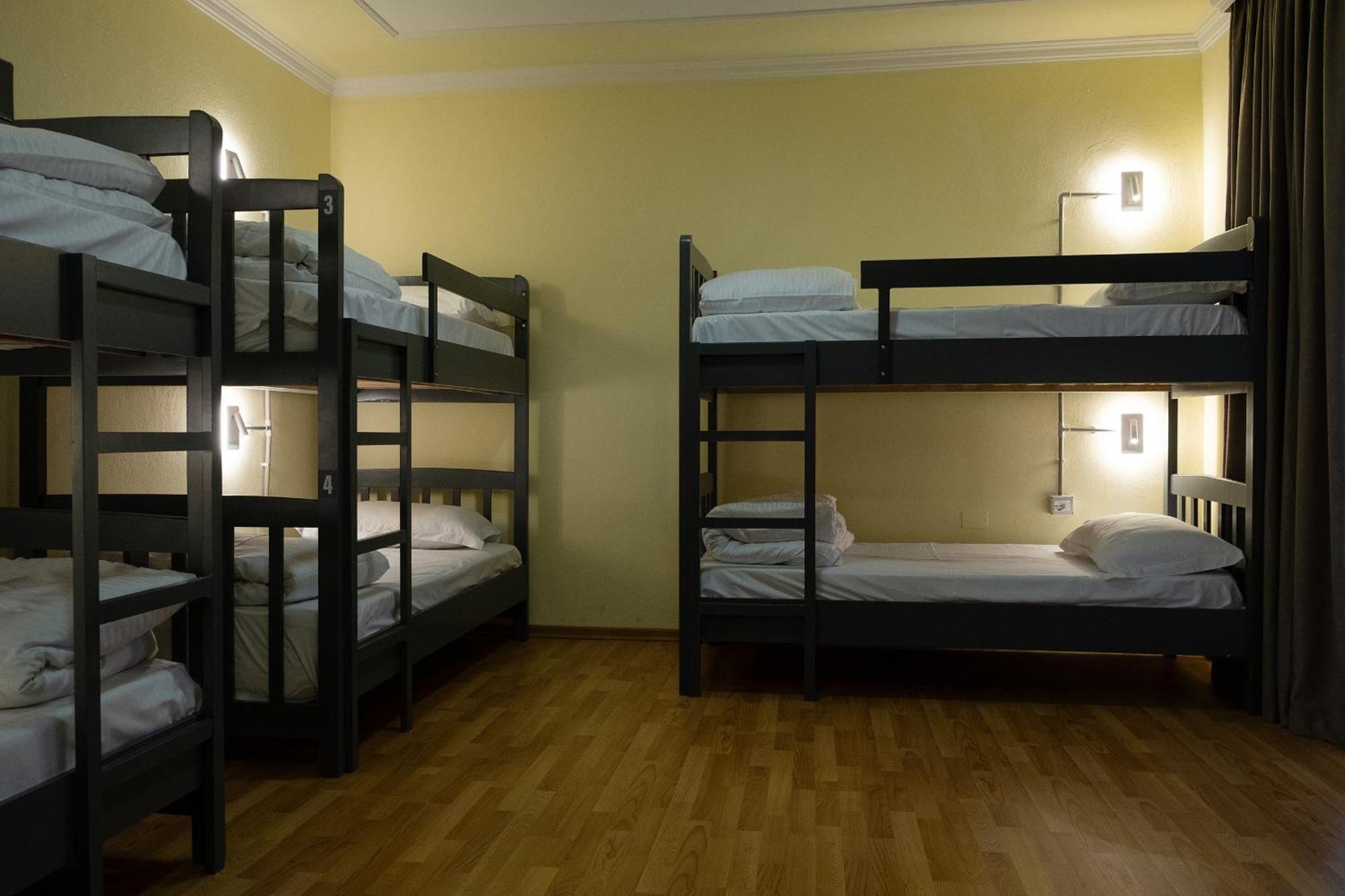 Mandarine Hostel Tirana Bagian luar foto