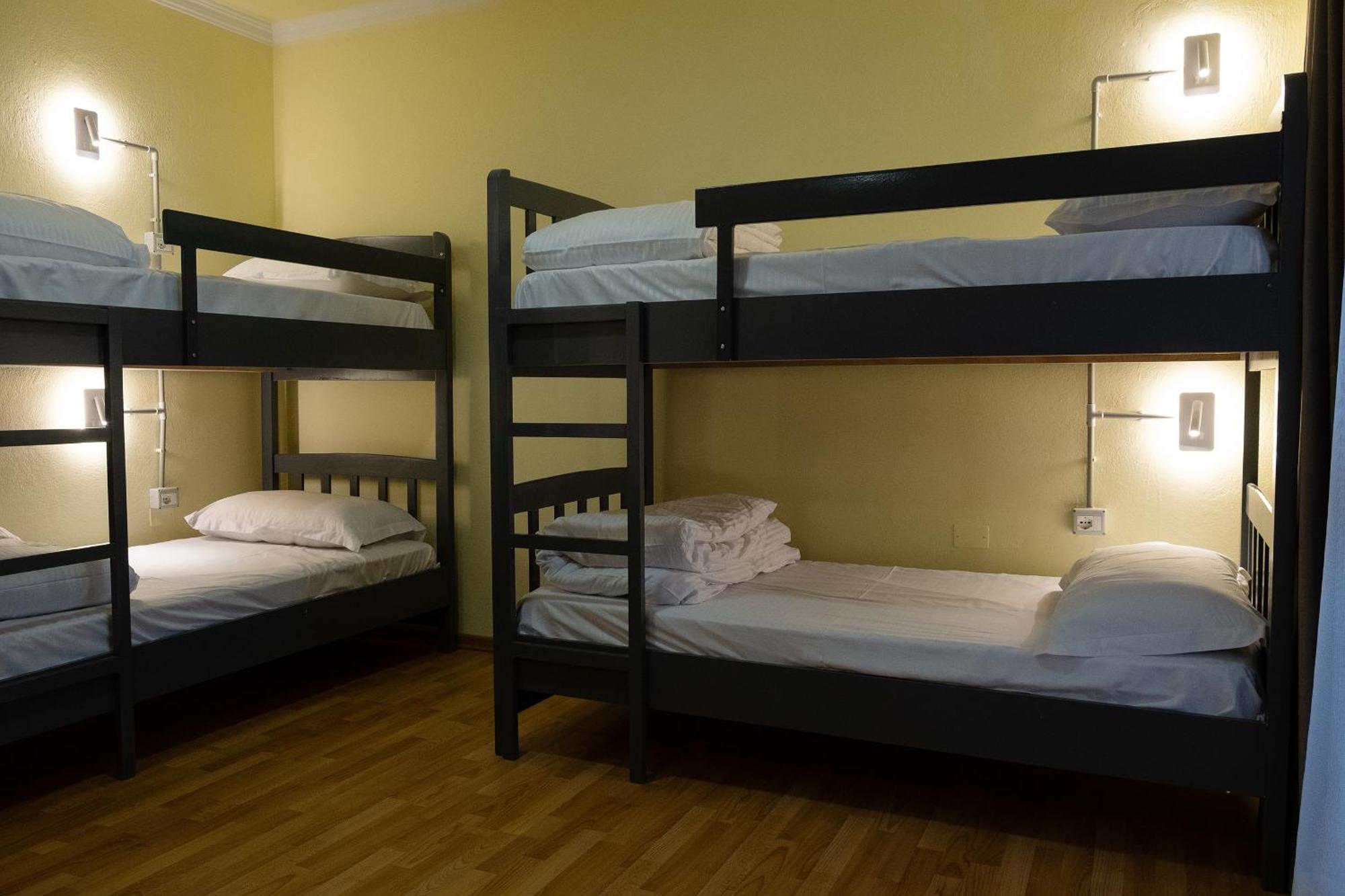 Mandarine Hostel Tirana Bagian luar foto