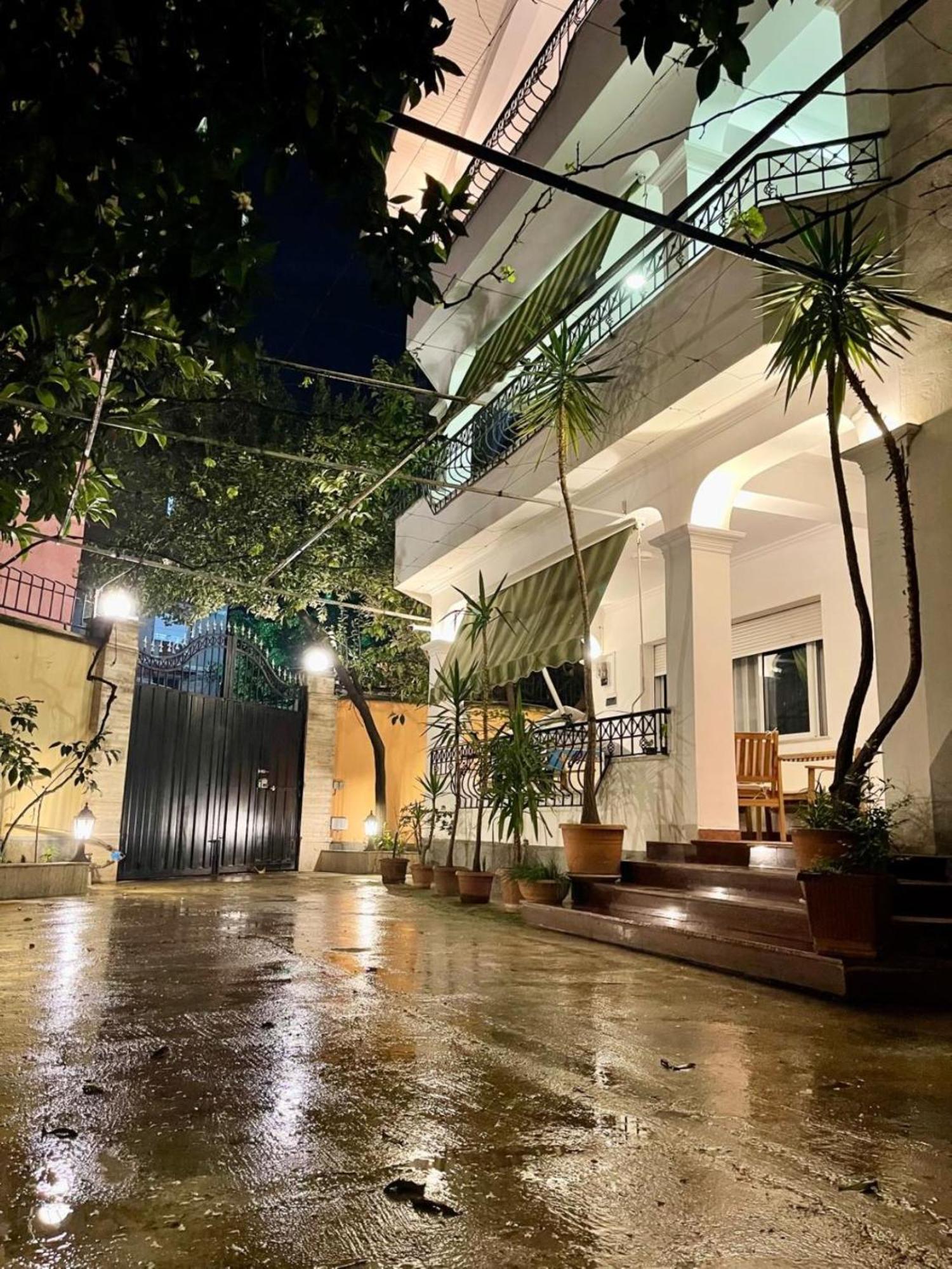 Mandarine Hostel Tirana Bagian luar foto