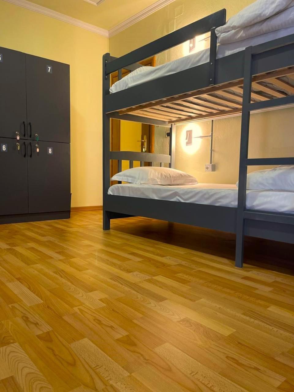 Mandarine Hostel Tirana Bagian luar foto