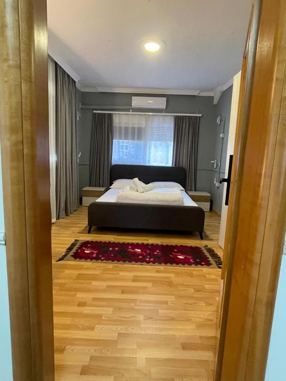 Mandarine Hostel Tirana Bagian luar foto